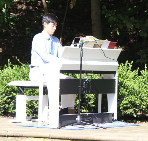 Pianist in Syrian Cultural Garden on One World Day